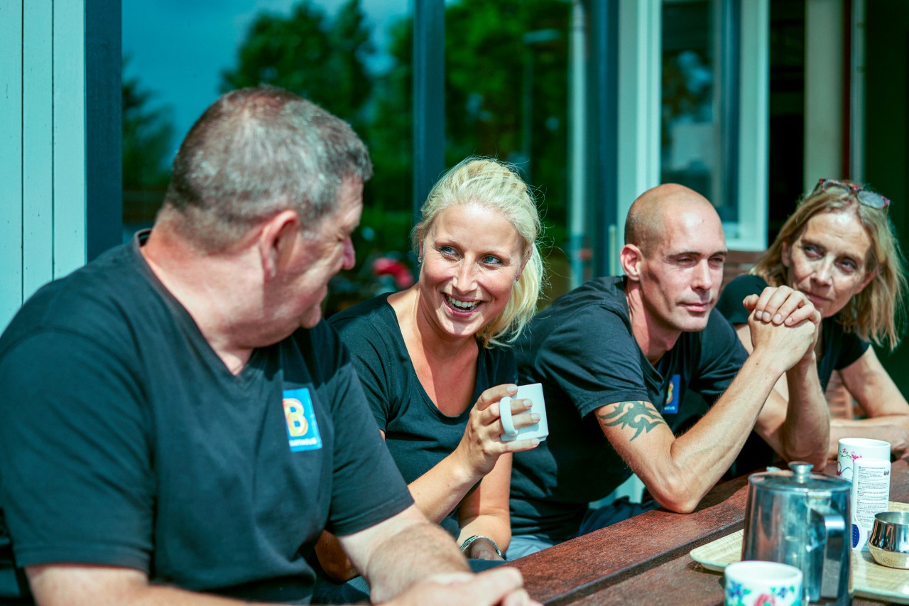 Dagopvang bij zorgboerderij van Bartimeus.