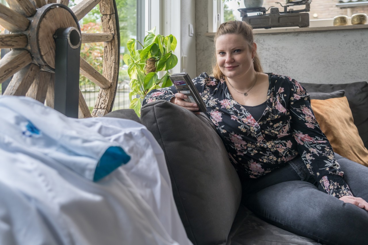 DE BEELDREDAKTIE / MARCO VELLINGAT.B.V. PFZW GOED BEZIG ONLINEBABBERICH D.D. 17.05.2021ANNEMARIE HAZENBRINKAchtergrond-informatie:Annemarie heeft een dochter van acht maanden en vertelt op platform Goed Bezig uit eigen ervaring wat er allemaal in je leven verandert als je een kindje krijgt, zowel mentaal als praktisch. Hoe blijf je fit en vitaal (oftewel in balans) in je ‘nieuwe’ leven als moeder, zowel in je werk als in je thuissituatie?