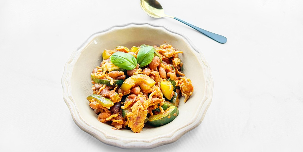 Bonen-courgettestoof met kipgehakt