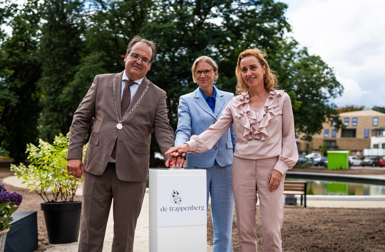 Elanor Boekholt-O'Sullivan, Minister van Volkshuisvesting en Ruimtelijke Ordening, was aanwezig bij de ingebruikname van het project.
