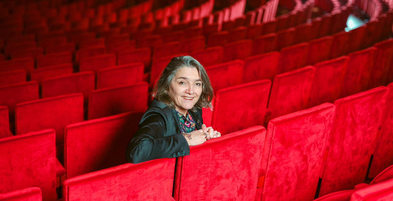 Mirjam Barendregt in de zaal van Theater Orpheus