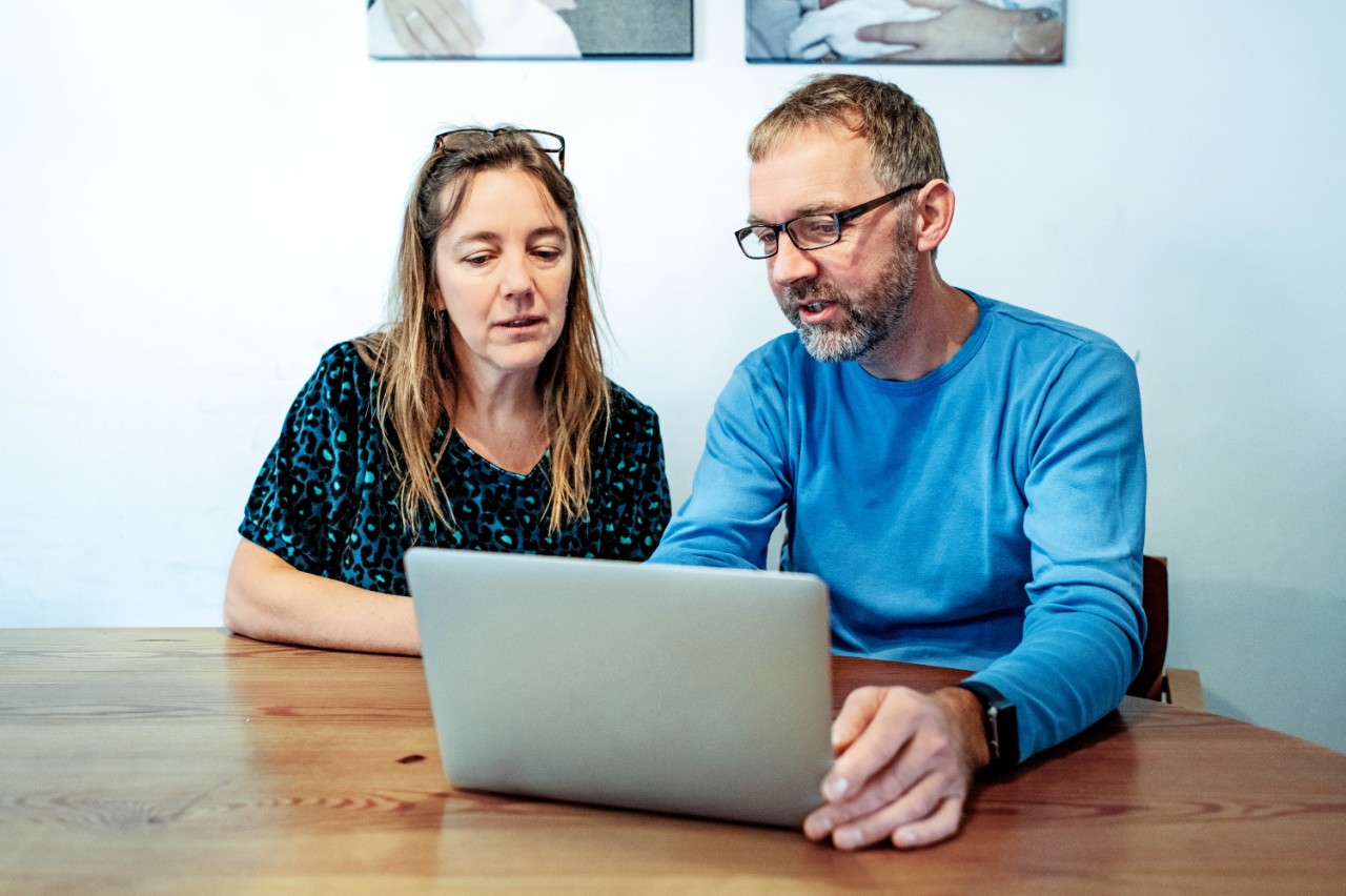 Man doet administratie